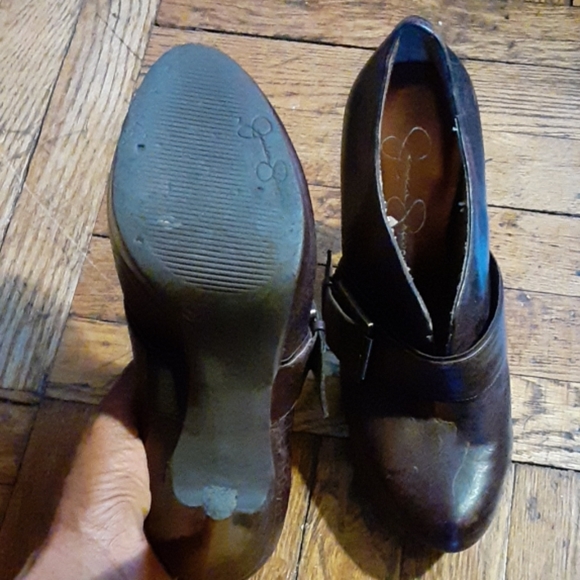 Shoes - Picture 3 of 5